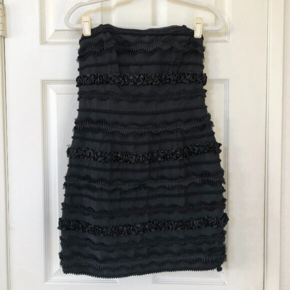 Laundry By Shelli Segal Dresses & Skirts - Laundry by Shelli Segal Black Ruffle Textured Strapless Mini Dress 6